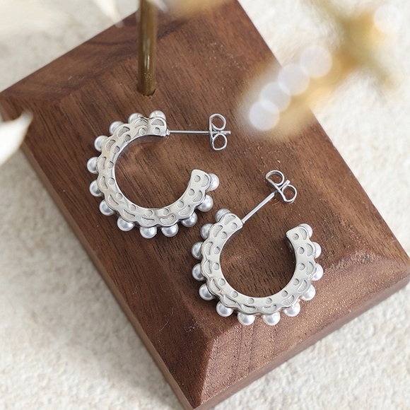 NEW💎Silver Pearl Hoop Earrings*Vintage Earrings - Picture 3 of 4